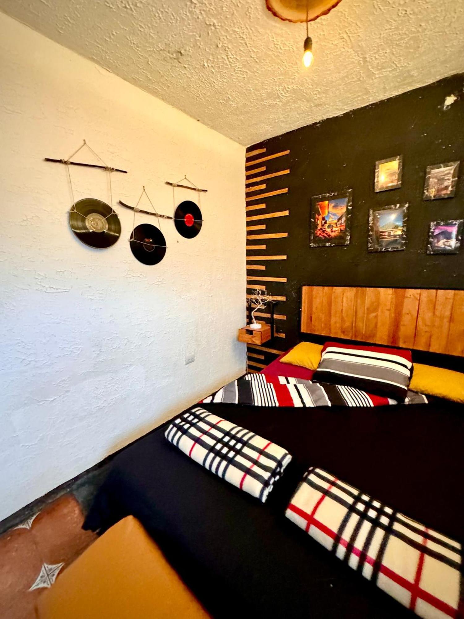 Vintage With Balcony & Terrace Apartment Antigua