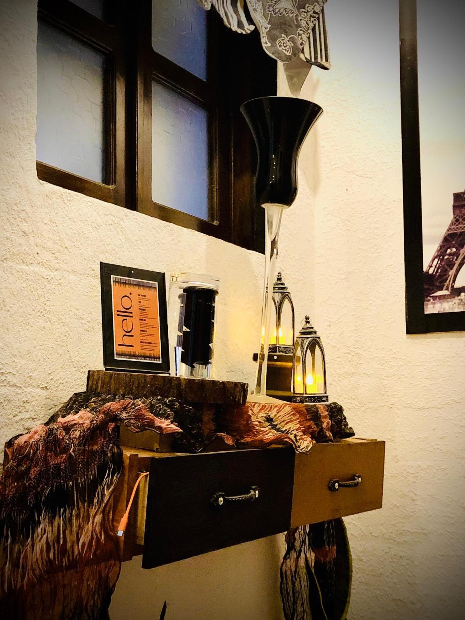 Vintage With Balcony & Terrace Apartment Antigua